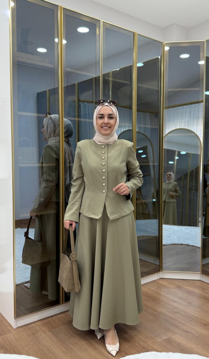 Kulp Detaylı Ceket Etekli Takım