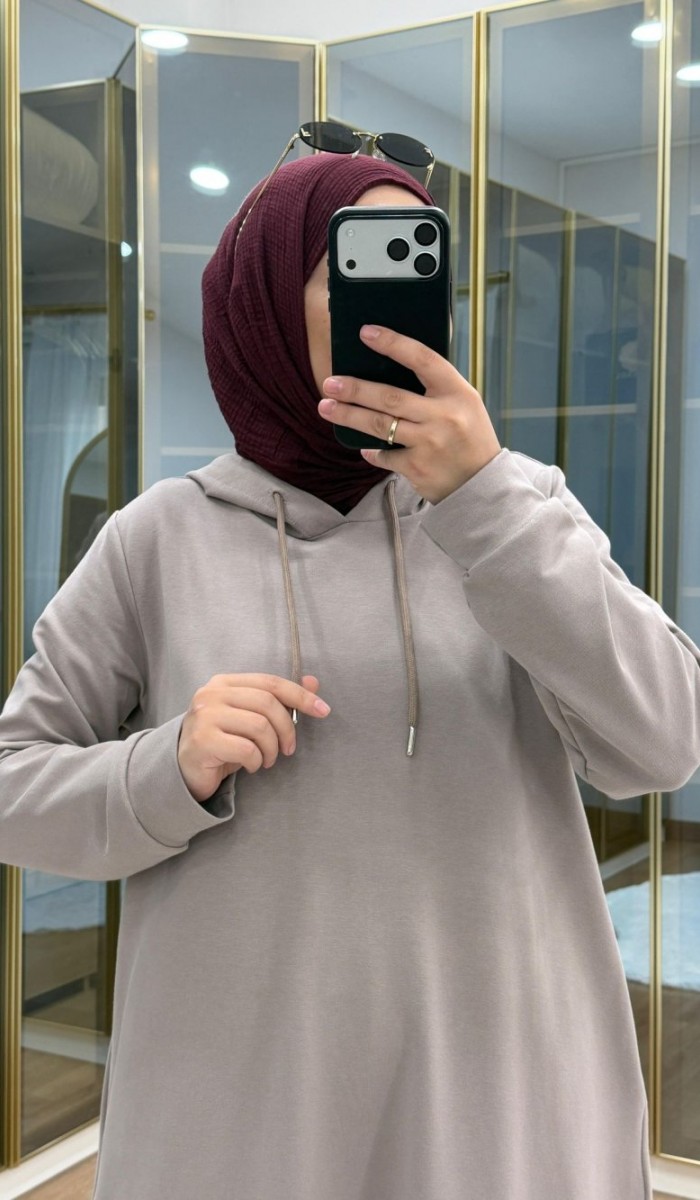 Kapüşonlu yırtmaçlı takım