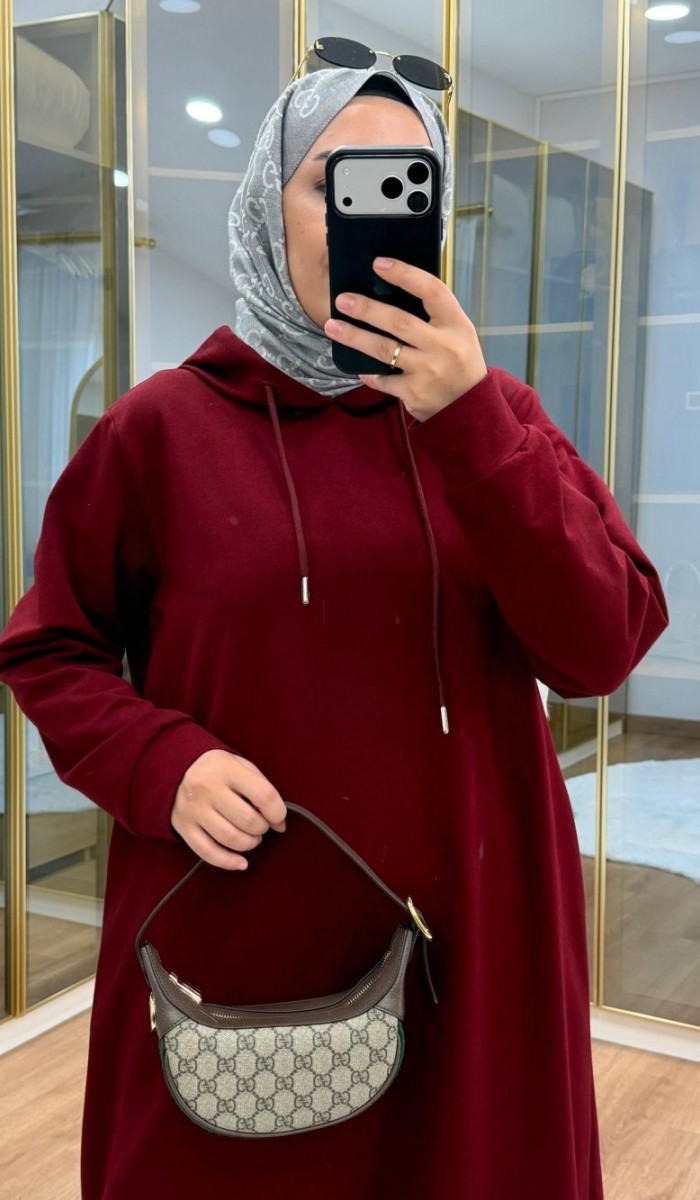 Kapüşonlu yırtmaçlı takım