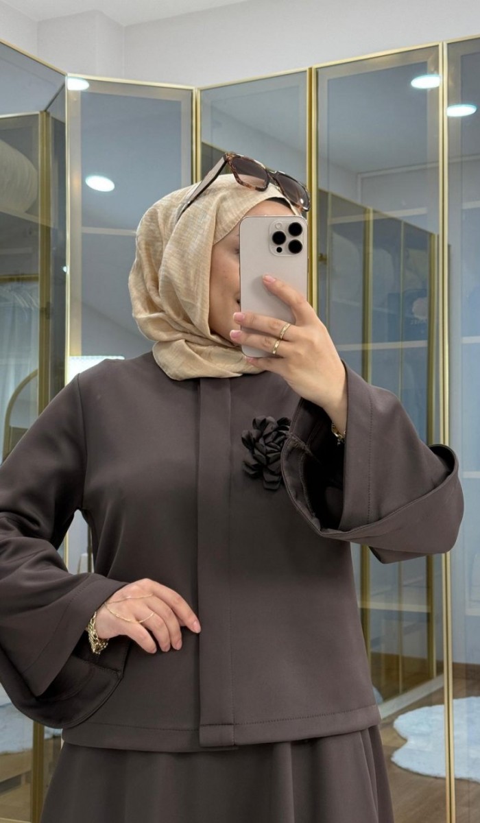 Çiçek Broş Detaylı Scuba Etekli Takım