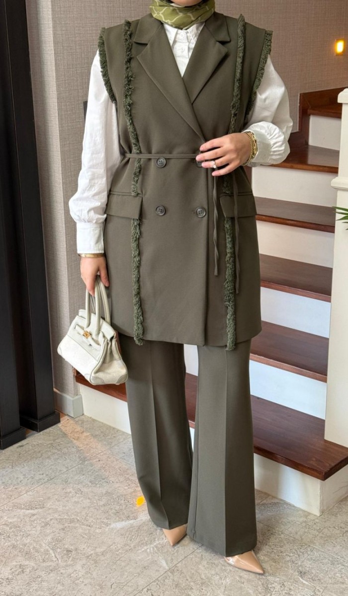 Püskül Detay Yelek Takım